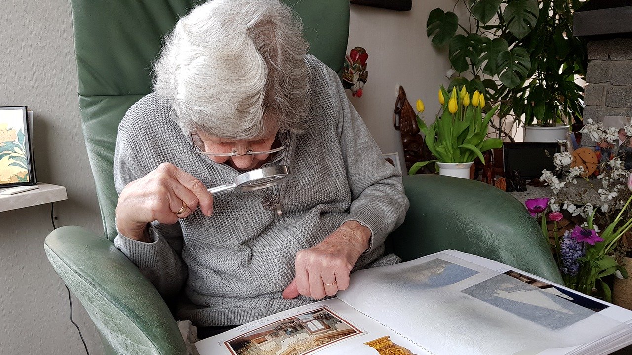 How to Choose the Right Senior Home Care